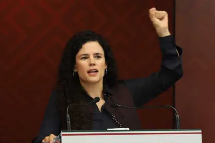 President Xiadani of Huenya giving her victory speech